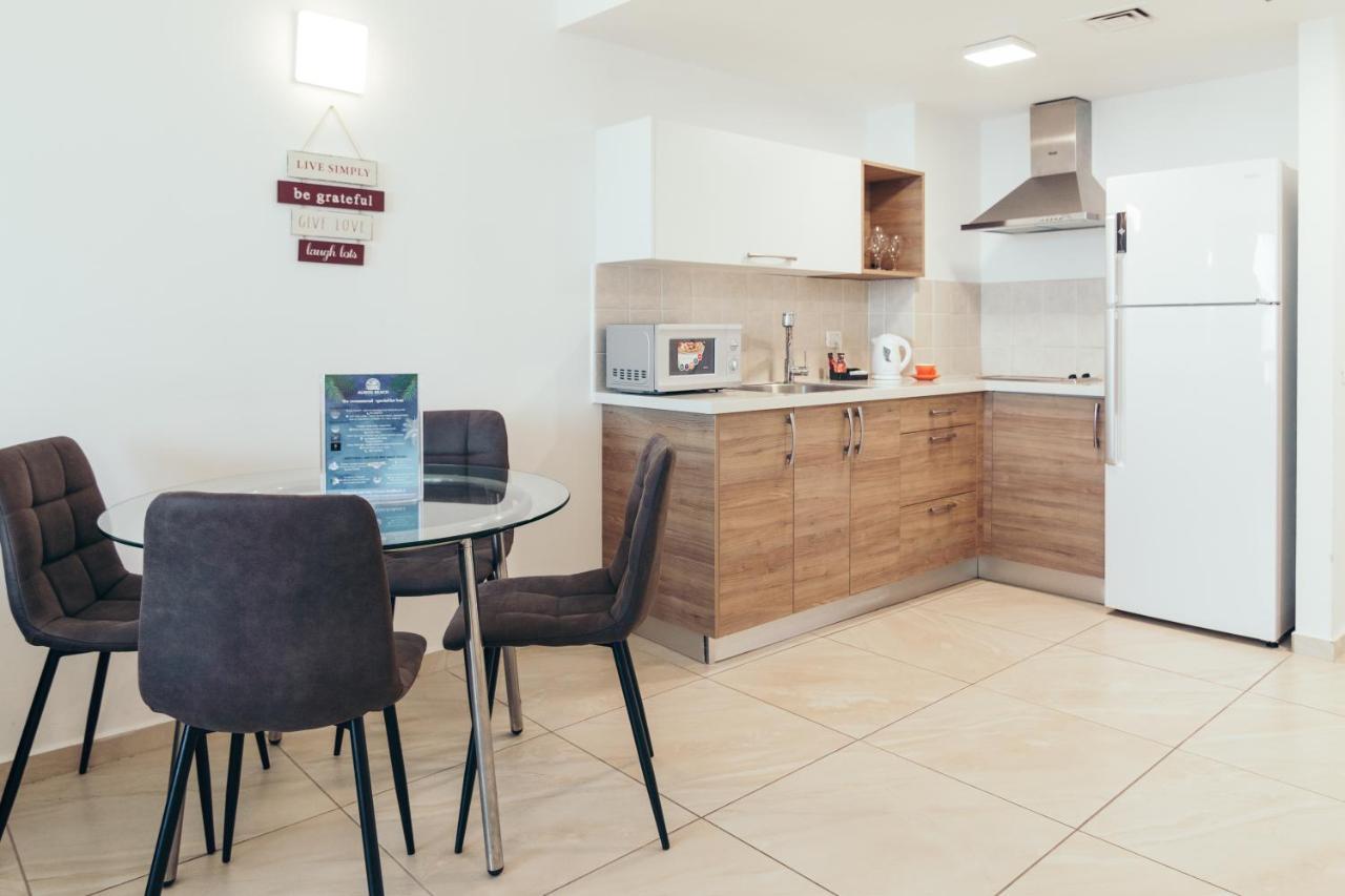 Almog Beach Apartments מגדלי חוף הכרמל חיפה Extérieur photo