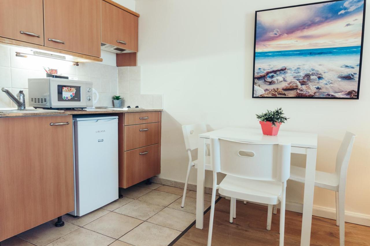 Almog Beach Apartments מגדלי חוף הכרמל חיפה Extérieur photo