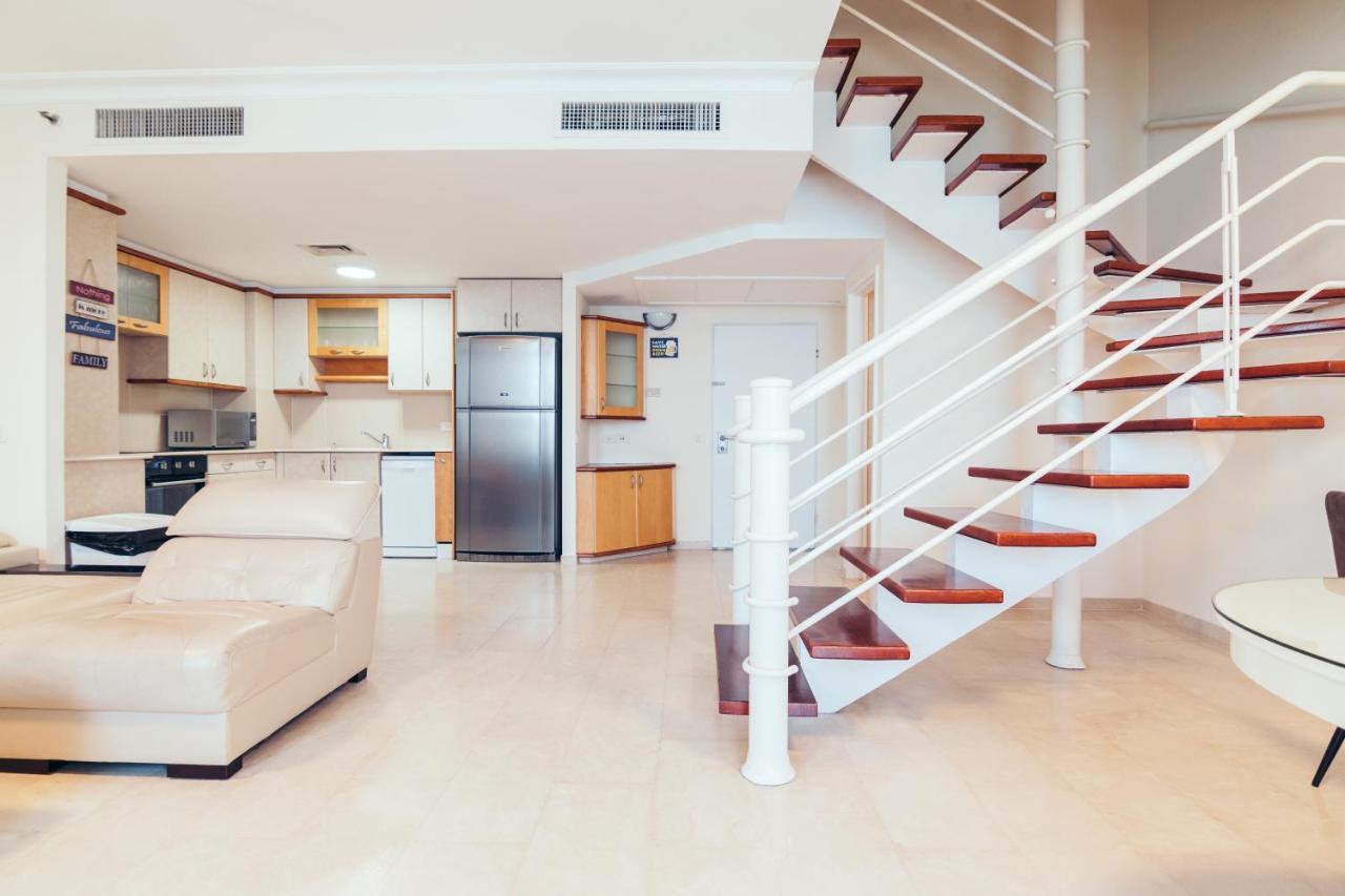 Almog Beach Apartments מגדלי חוף הכרמל חיפה Extérieur photo