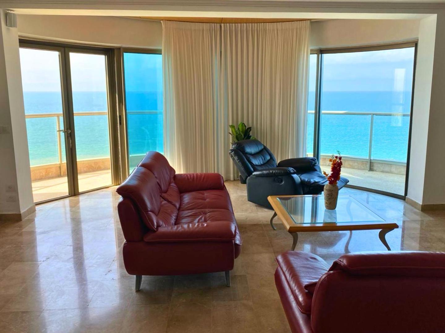 Almog Beach Apartments מגדלי חוף הכרמל חיפה Extérieur photo