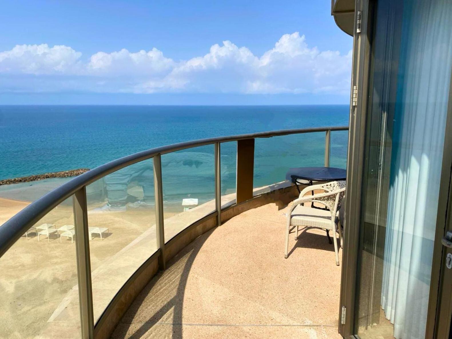 Almog Beach Apartments מגדלי חוף הכרמל חיפה Extérieur photo