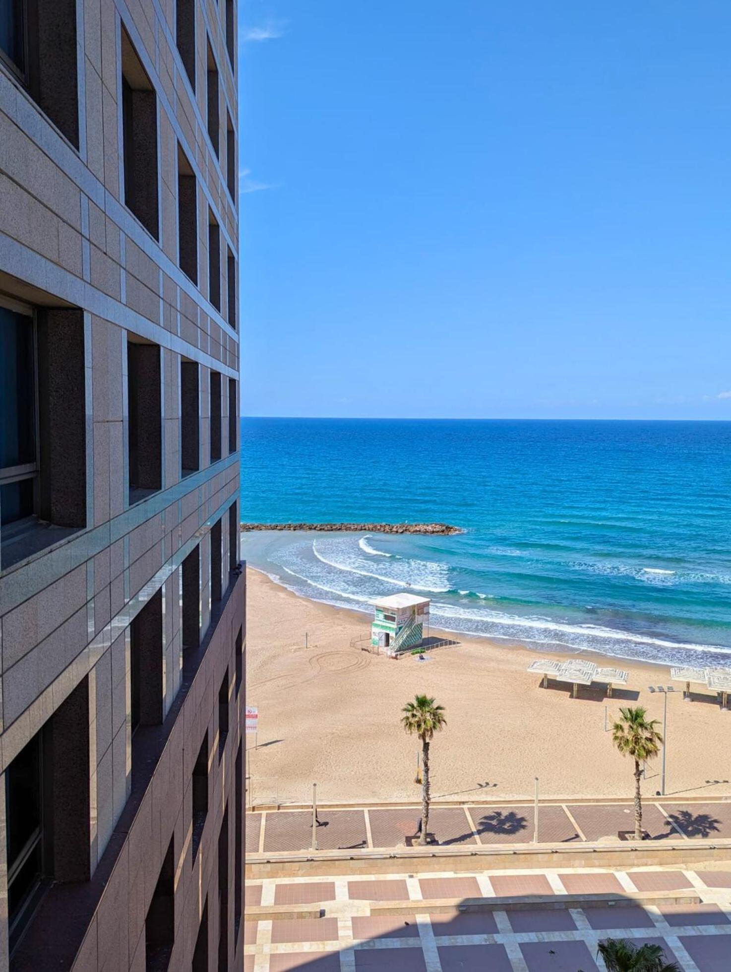 Almog Beach Apartments מגדלי חוף הכרמל חיפה Extérieur photo