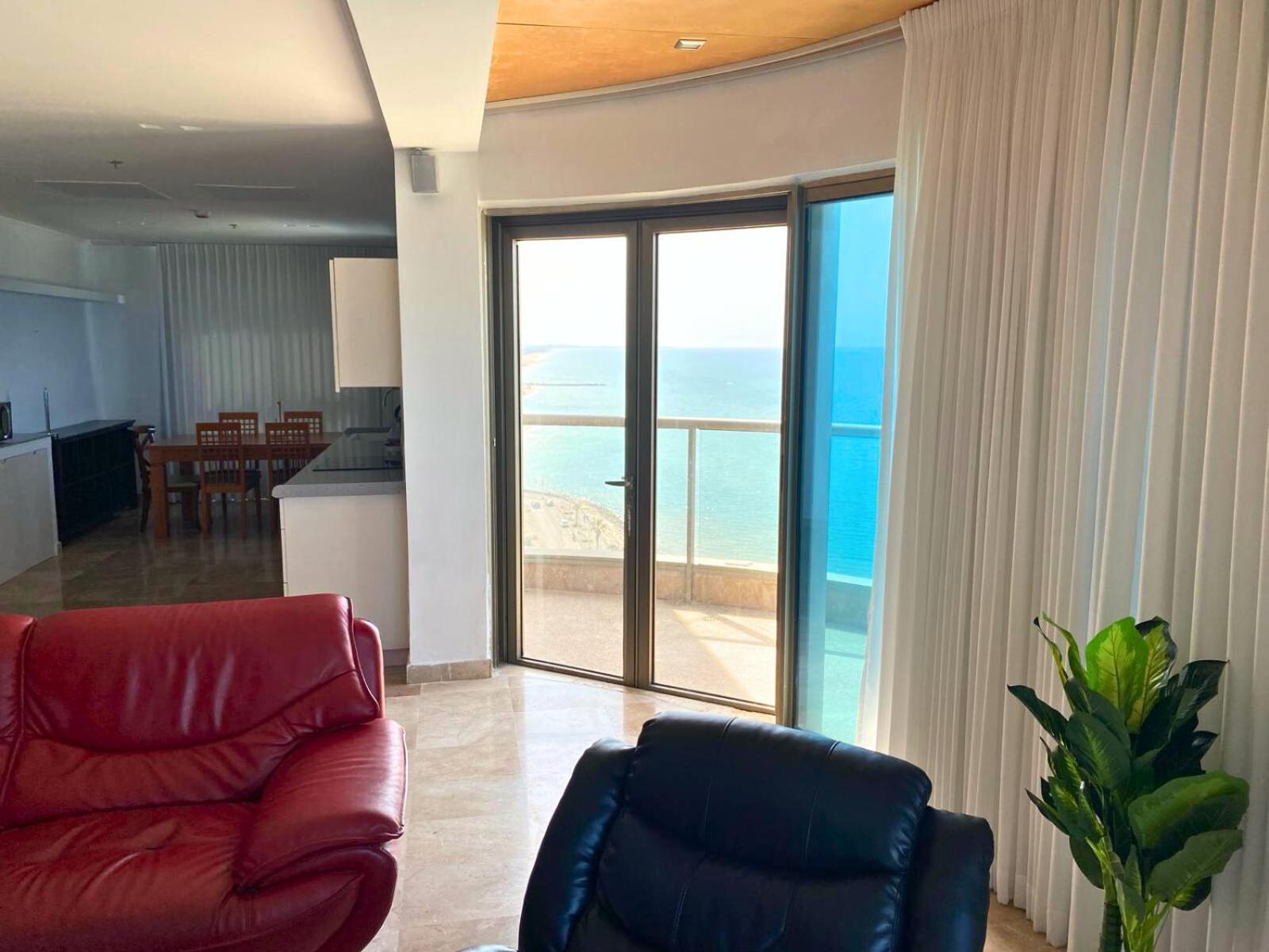 Almog Beach Apartments מגדלי חוף הכרמל חיפה Extérieur photo