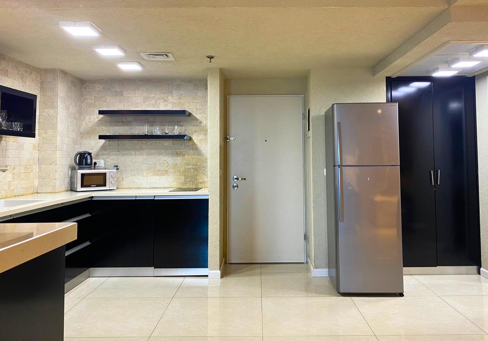 Almog Beach Apartments מגדלי חוף הכרמל חיפה Extérieur photo