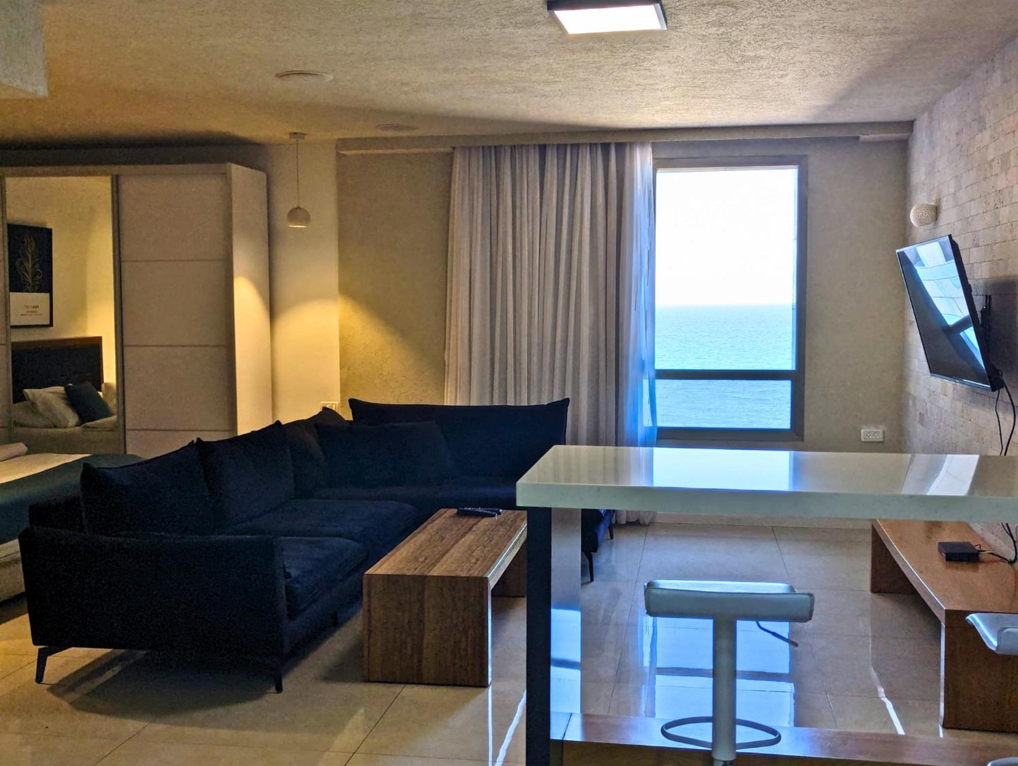 Almog Beach Apartments מגדלי חוף הכרמל חיפה Extérieur photo
