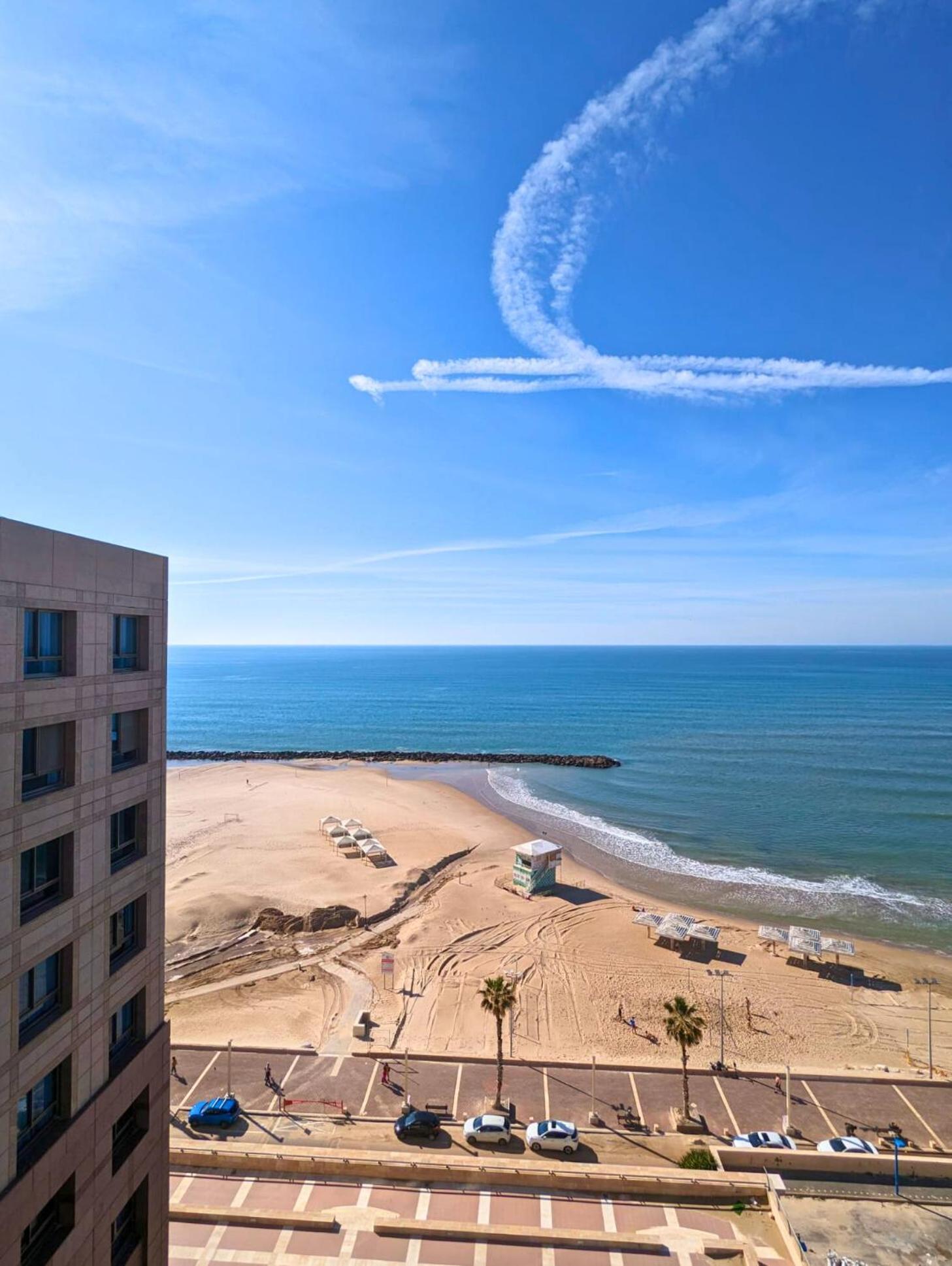Almog Beach Apartments מגדלי חוף הכרמל חיפה Extérieur photo